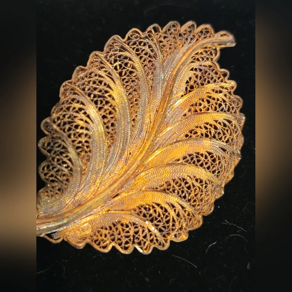 Vintage Gold Tone Filigree Wirework Leaf Brooch Pin 2